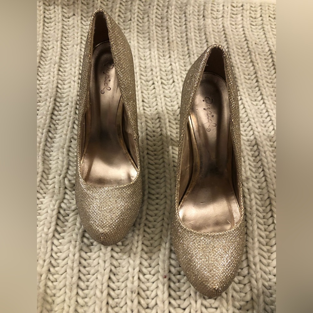 Size 8.5 gold sparkle heels, platform sole, 4inch heel